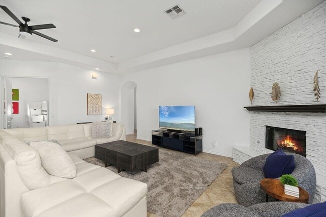 Building Photo - 51200 Calle Paloma