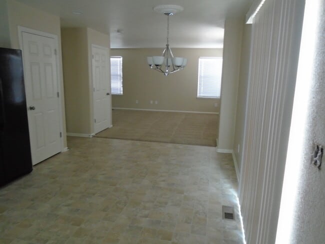 Building Photo - 1020 Quail Cir
