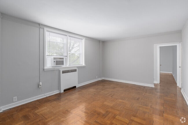 1BR, 1BA - 768SF - Living Room - Mermont Plaza Apartments