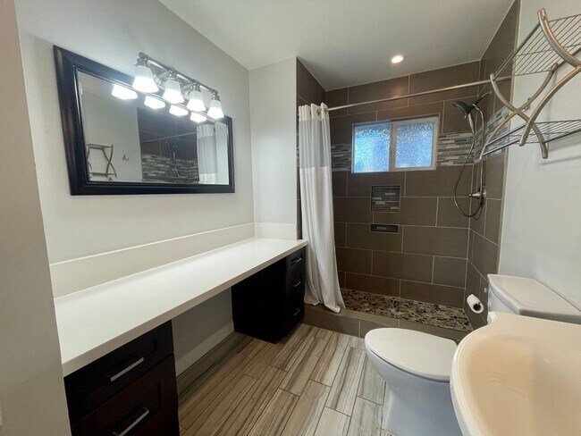 Building Photo - COMING SOON!! 2 Bedroom 2 Bathroom Home in...
