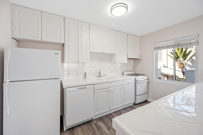 Building Photo - 725 Chalcedony St