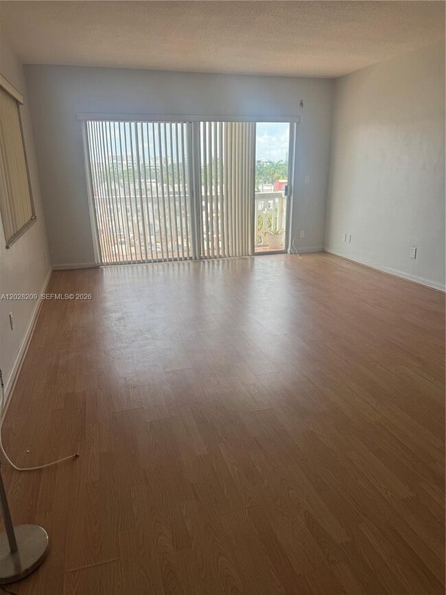 Foto del edificio - 9700 E Bay Harbor Dr