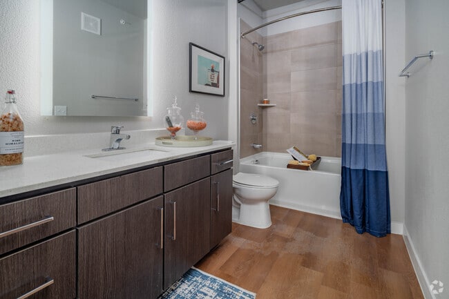 1BR, 1BA - 663SF - Bathroom - Acero