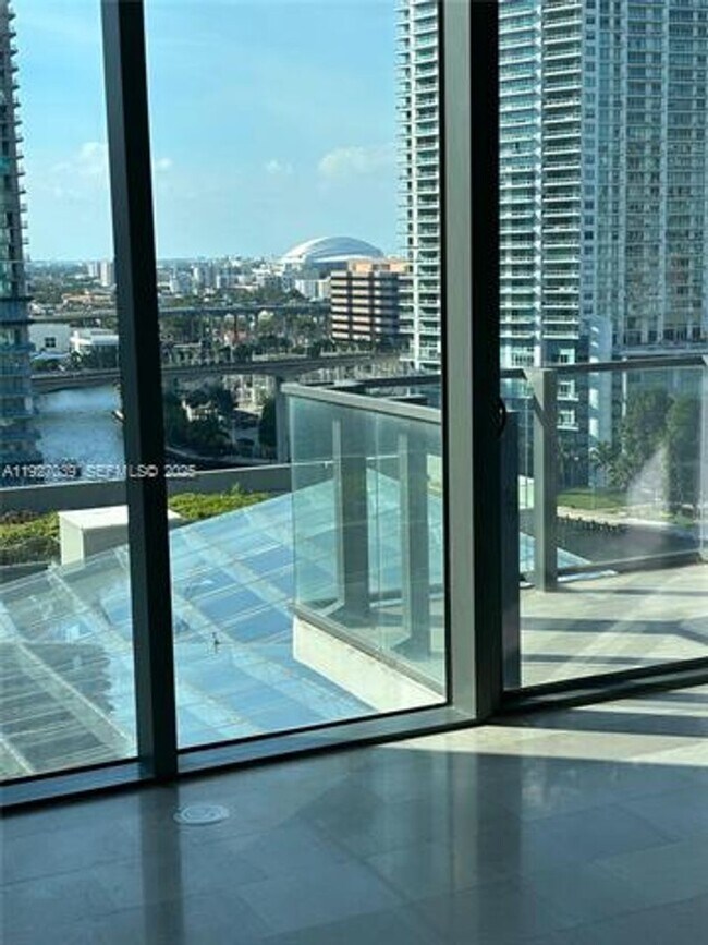 Foto del edificio - 68 SE 6th St