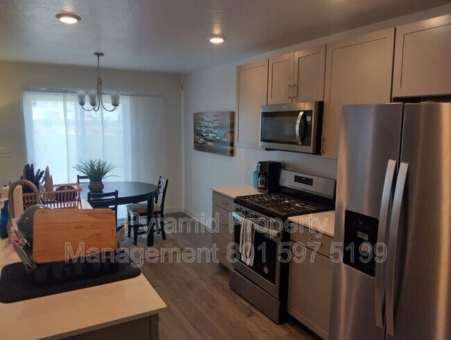 Foto del edificio - 557 Winding River Ave