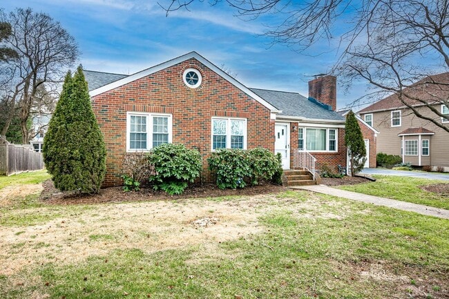 Building Photo - 174 E Chestnut Ave