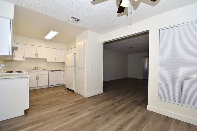 Building Photo - Charming  2 Bed 2 Bath Home at Desert Shores!