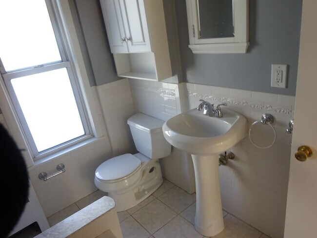 Foto del edificio - Pes Friendly, Large Unit, Laundry on a Site, Parking for Rent