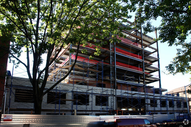 Building Photo - Parkview Tower