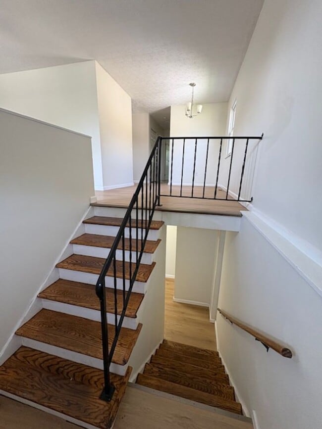 Building Photo - Newly Renovated 5 Bedroom in South Linden/...