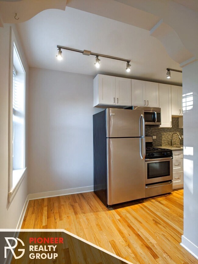 Foto del edificio - 2423 N Kedzie Blvd