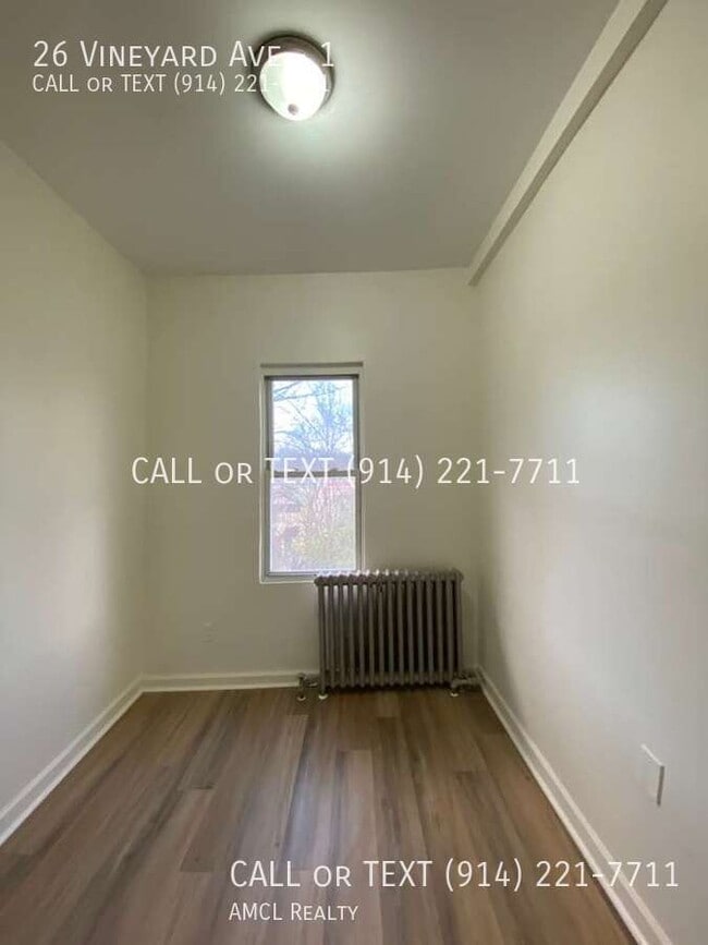 Building Photo - 26 Vineyard Ave
