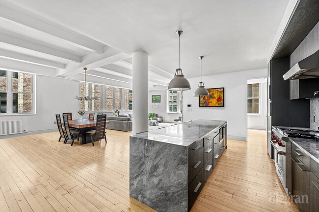 Building Photo - 7 E 20th St