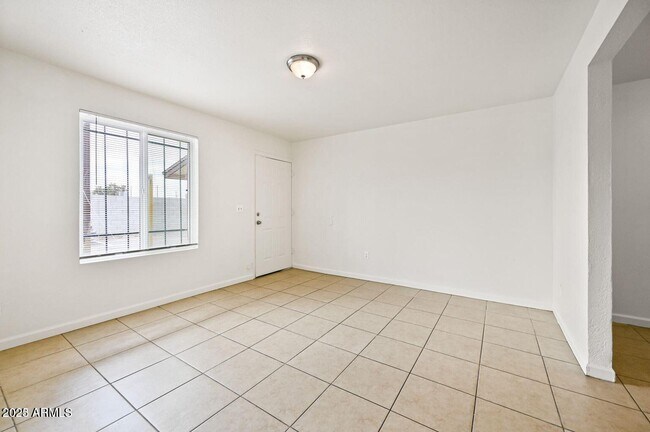 Foto del edificio - 1908 E Broadway Rd