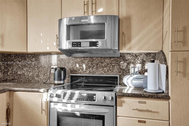 Building Photo - 3 br, 2.5 bath House - 2701 N 34th Ave # 1D