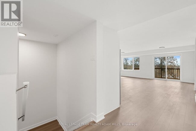 Building Photo - 203 Teskey St