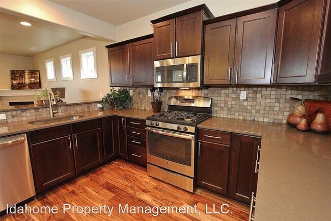 Building Photo - 3 br, 2.5 bath House - 8130 S Snow Bird Ave