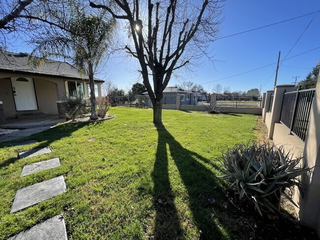 Foto del edificio - 8302 Bailey Rd