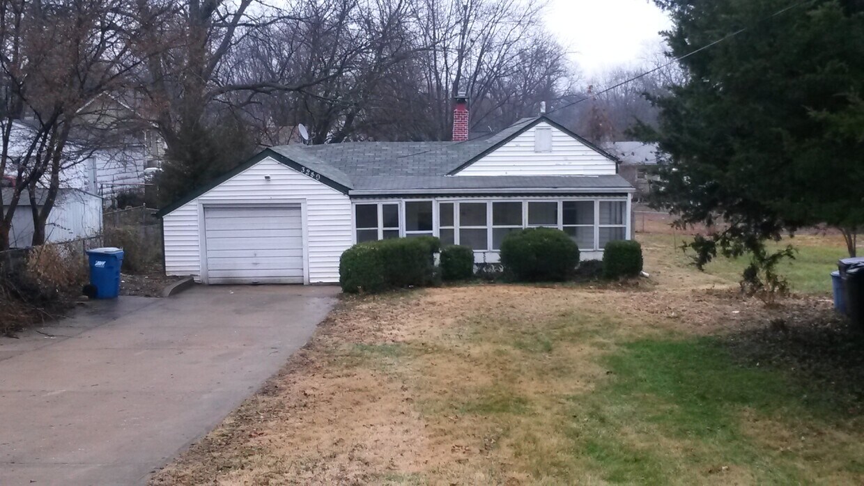 Primary Photo - 3240 Airway Avenue