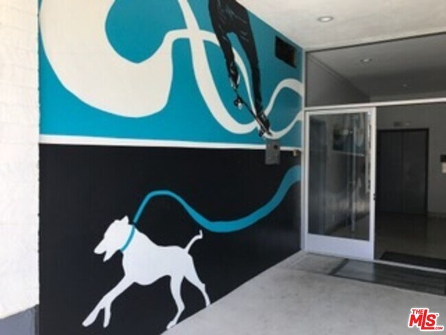 Foto del edificio - 7045 Hawthorn Ave
