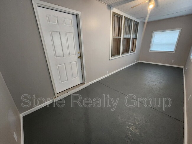 Building Photo - 1401 S 25th St