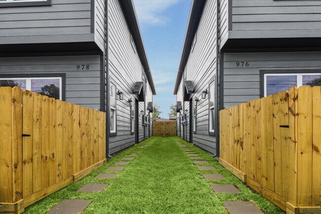 Foto del edificio - 976 Marjorie St