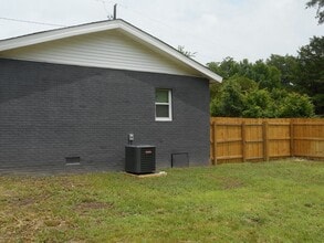 Building Photo - 924 13th Ave