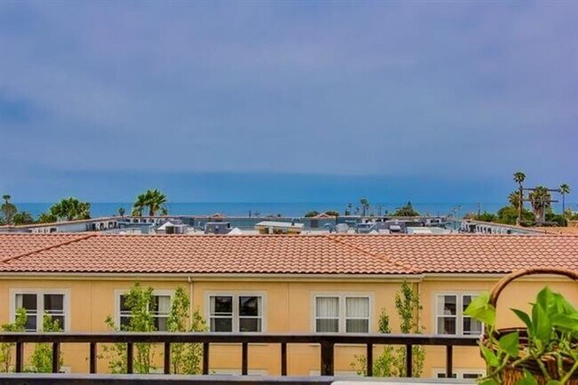 Foto del edificio - Ocean View 1 Bed/1 Bath in North Pacific Beach!