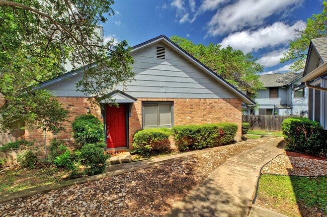 Building Photo - 1411 Gracy Farms Ln