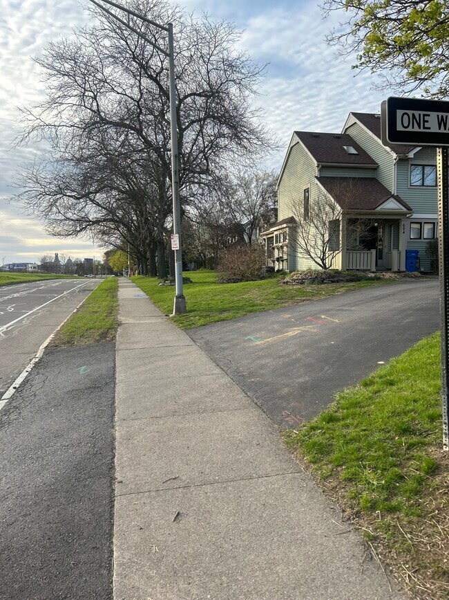 Foto del edificio - 694 Broadway