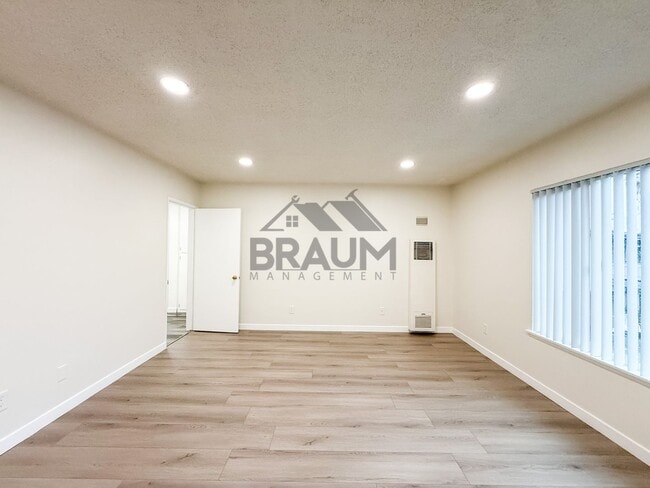 Building Photo - 5131 Buffalo Ave