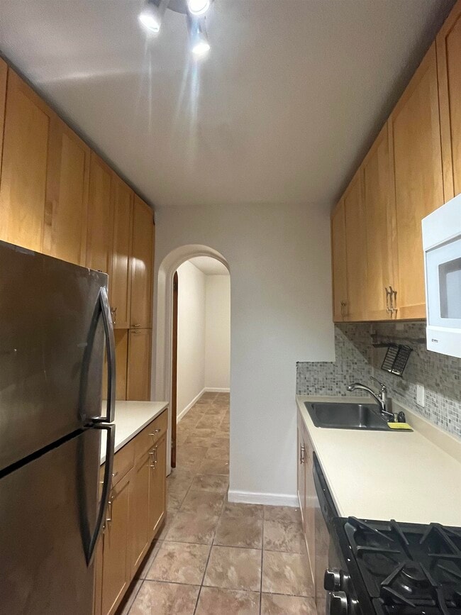 Building Photo - 7004 BLVD E