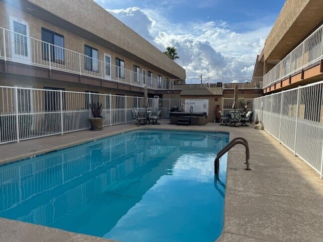 Foto del edificio - 1 BR 2Ba Condo across Colorado River, pool,spa,gated entry-All Appliances included