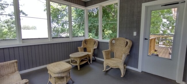 Building Photo - 298 Main St