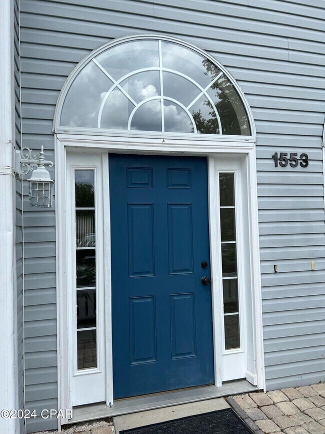 Foto del edificio - 1553 Mulberry Ave