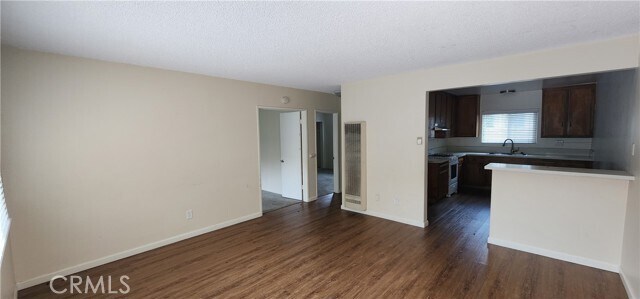 Foto del edificio - 3114 E 6th St