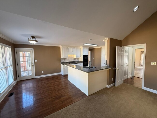 Foto del edificio - 212 Brooks Dr