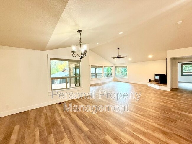 Building Photo - 16205 NE Leaper Rd