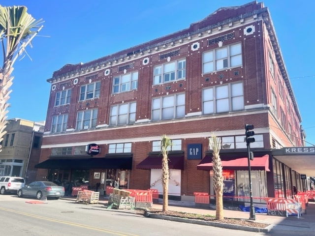 Building Photo - 122 W Broughton St
