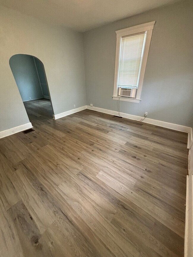 Foto del edificio - 2BD / 1BA Duplex