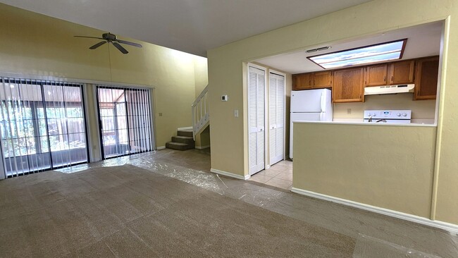 Foto del edificio - For rent Townhome 2 bed, 2 baths plus study