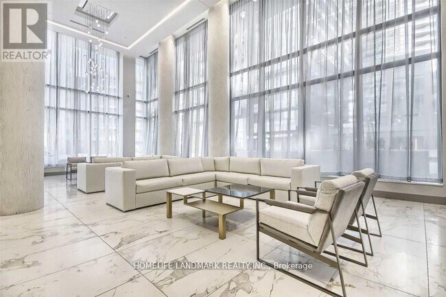 Photo du bâtiment - 32 Forest Manor Rd