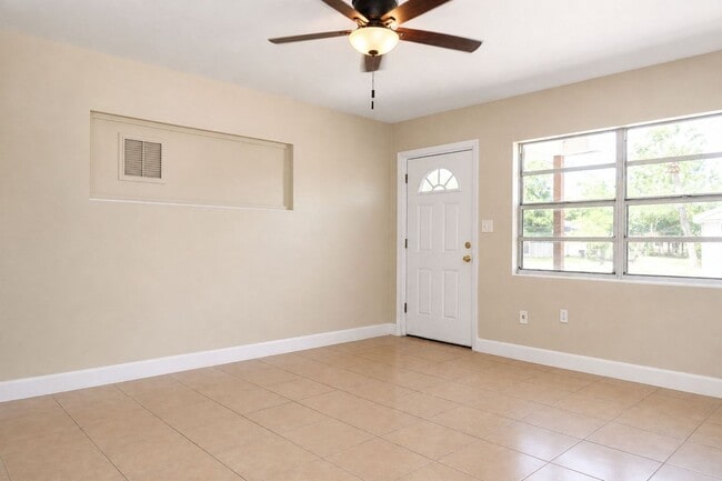 Foto del edificio - 3 Bedroom, 1 Bathroom Home for Rent in Largo!
