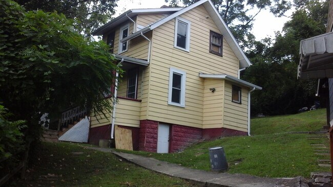 Foto del edificio - 2 Bedroom House near Downtown - Available NOW