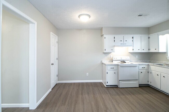 Foto del edificio - 11-411 Thompsonville Ln