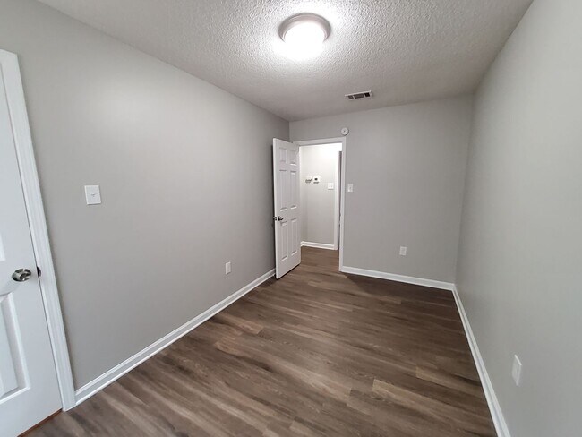 Foto del edificio - 5950 Beauvoir Dr