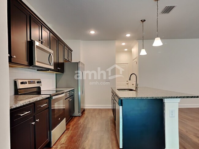 Building Photo - 391 Banyan Forest Drive