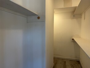 Building Photo - 1311 Antoine Dr