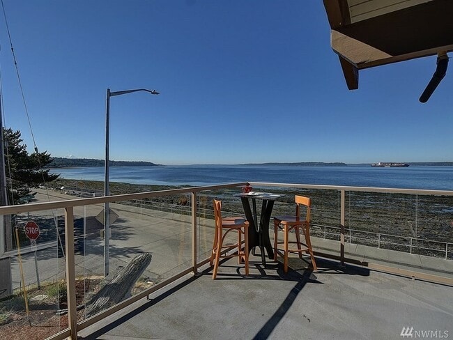Foto del edificio - 3318 Beach Dr SW