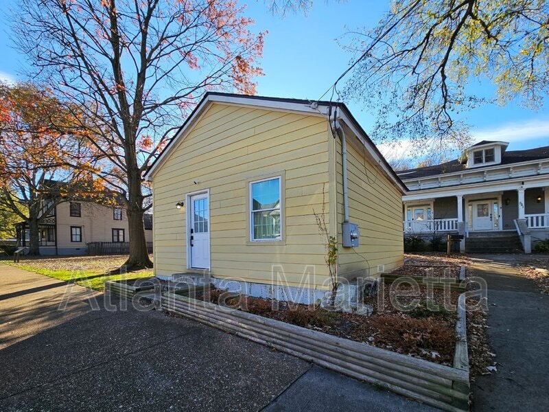 Primary Photo - 521 Auburn Ave NE